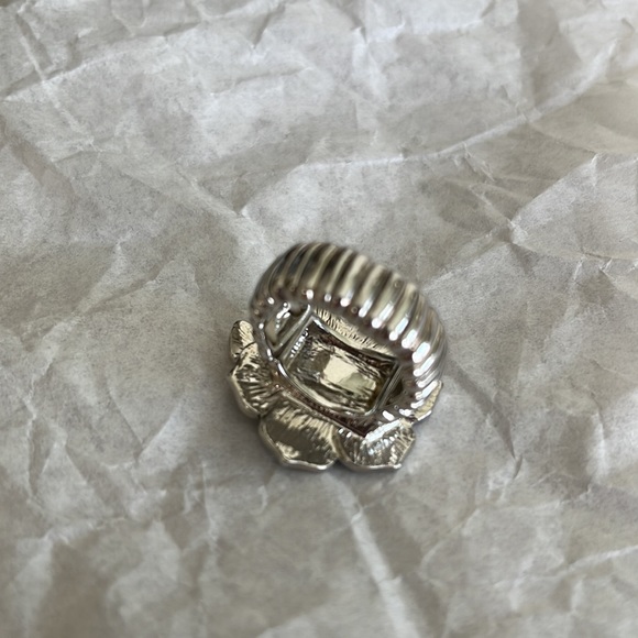 Guess Flower Ring - Picture 5 of 5